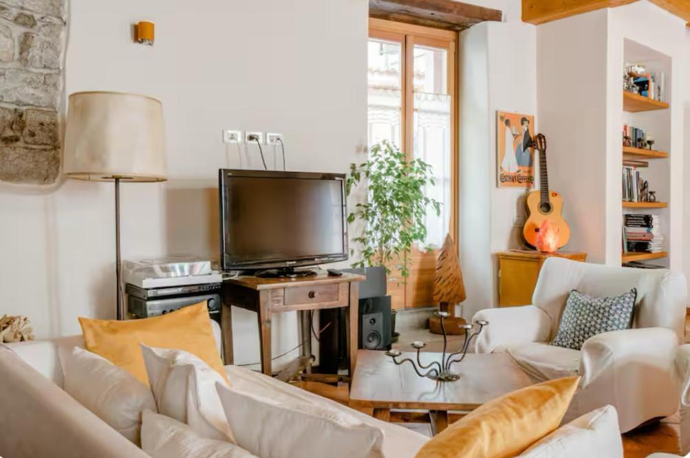 Alla Torre Del Barbarossa B&B Foresteria Mandello del Lario Εξωτερικό φωτογραφία
