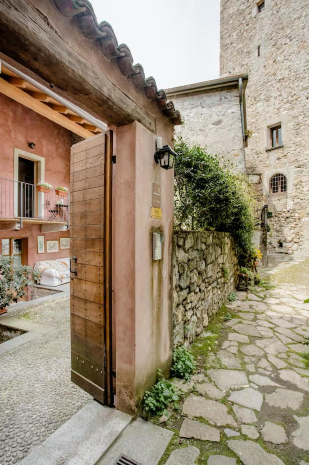 Alla Torre Del Barbarossa B&B Foresteria Mandello del Lario Εξωτερικό φωτογραφία
